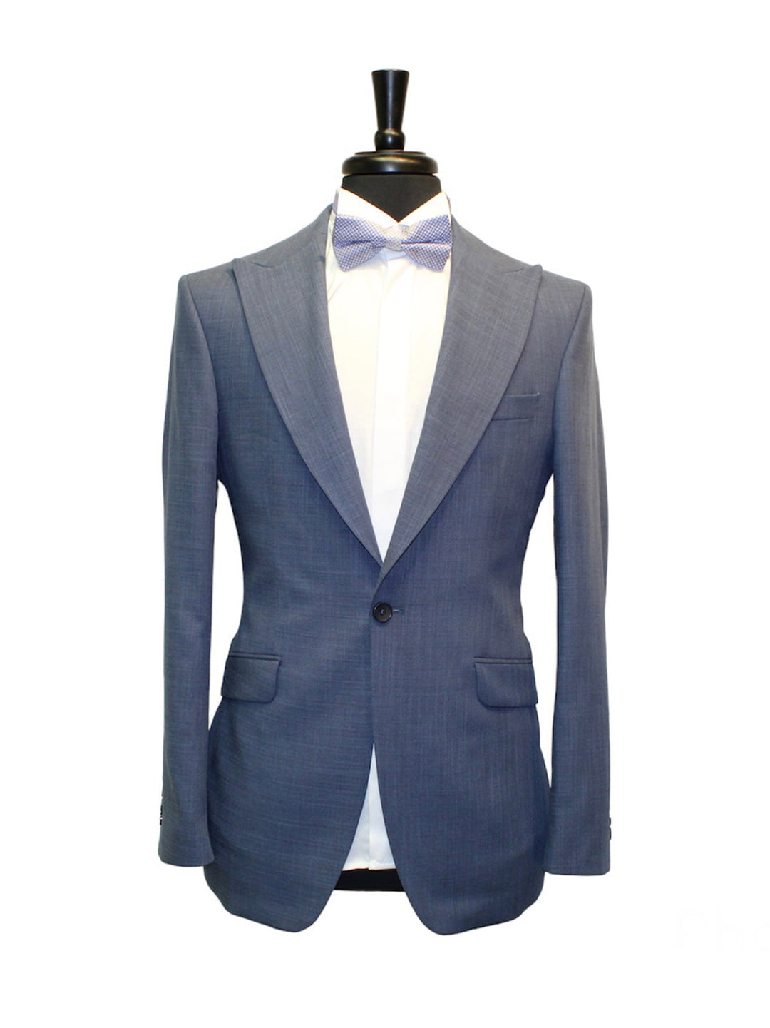 Grey slim fit sport coat made of 35% Viskon and 65% Polyester, featuring a white shirt and lavender bow tie on a mannequin
