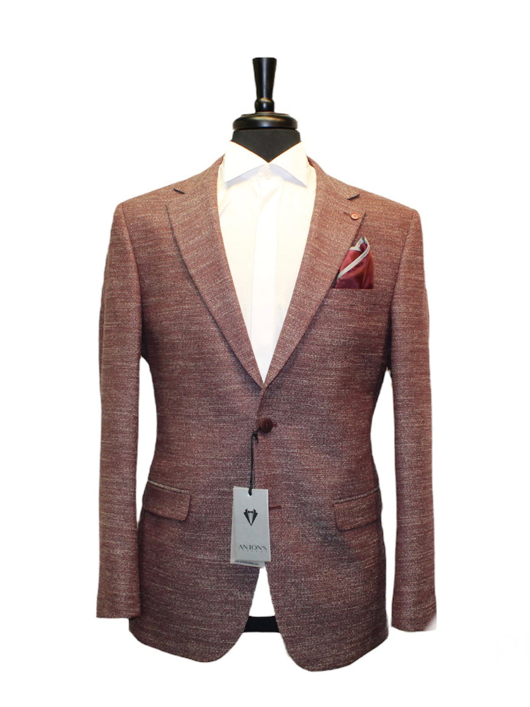 Burgundy slim-fit sport coat with a white dress shirt and pocket square on a mannequin. Fabric blend: 3% Elastin, 12% Pamuk, 60% Polyester, 25% Viskon.